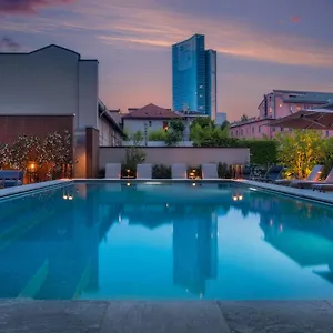 Crowne Plaza By Ihg Hotell